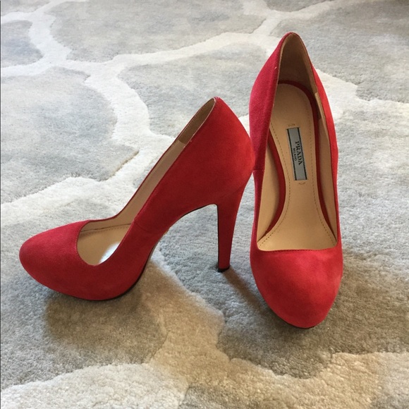 Authentic Prada pumps - Picture 3 of 8